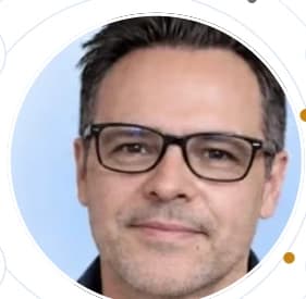 Retrato profissional circular de Emerson Amorim, fundador do KingFy e da EmerSoftware